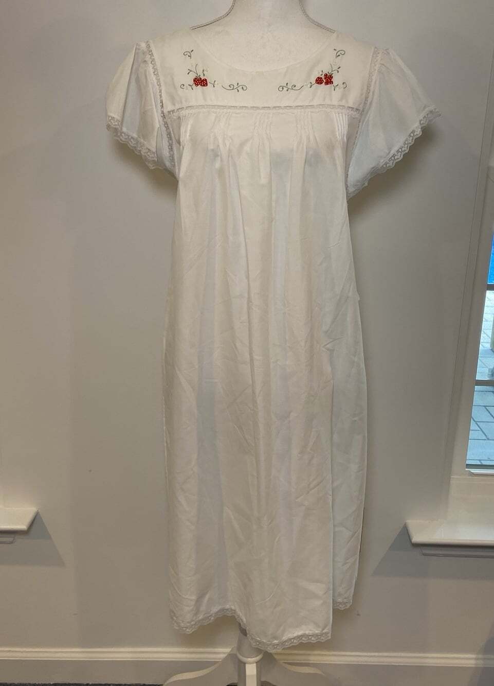NWT Vintage Barbizon Nightgown Lace Embroidery Strawberry White Medium M New
